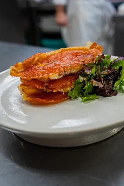 millefeuille brandade et jambon sec
