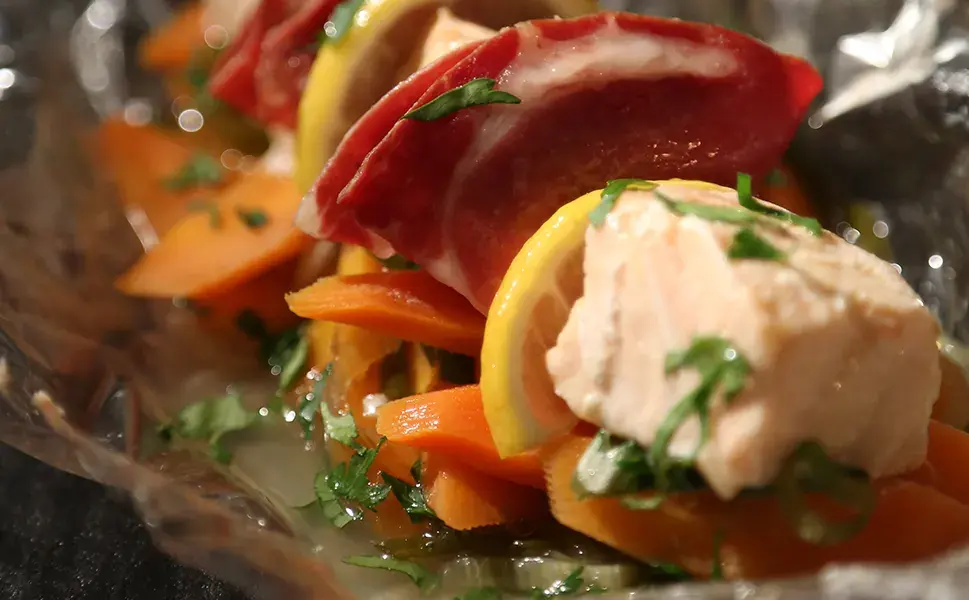 Papillote de Saumon, Coppa et jeunes Carottes Aoste professionnel