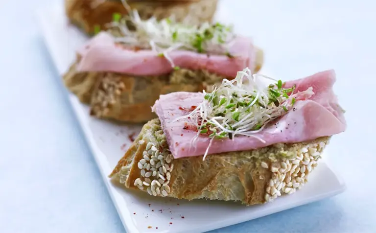 Toasts sésame au Jambon Supérieur cuit à l’étouffé Aoste professionnel