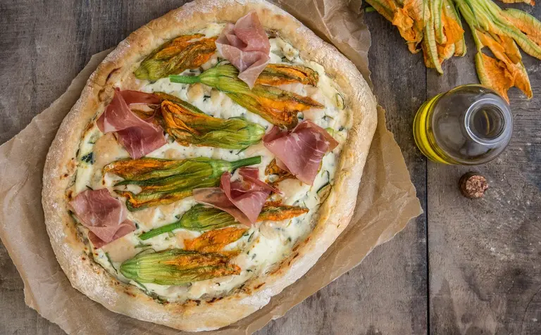 Pizza à la fleur de courgette Aoste professionnel