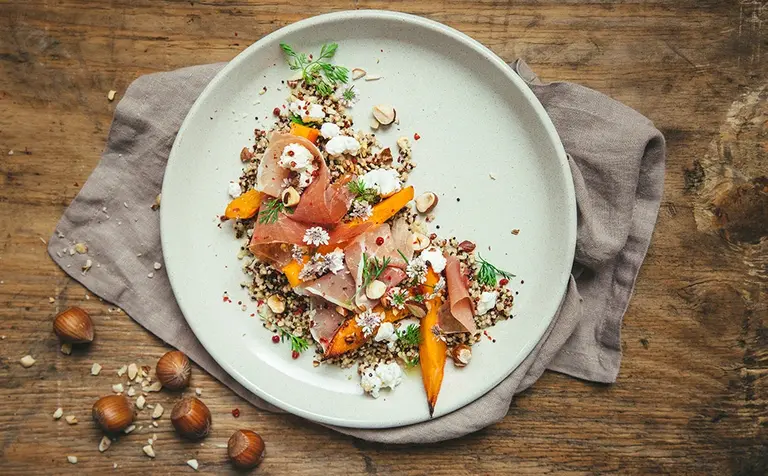 Salade d'automne au jambon cru Aoste professionnel