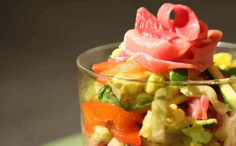 Salade espagnole aux Allumettes de Serrano Aoste professionnel