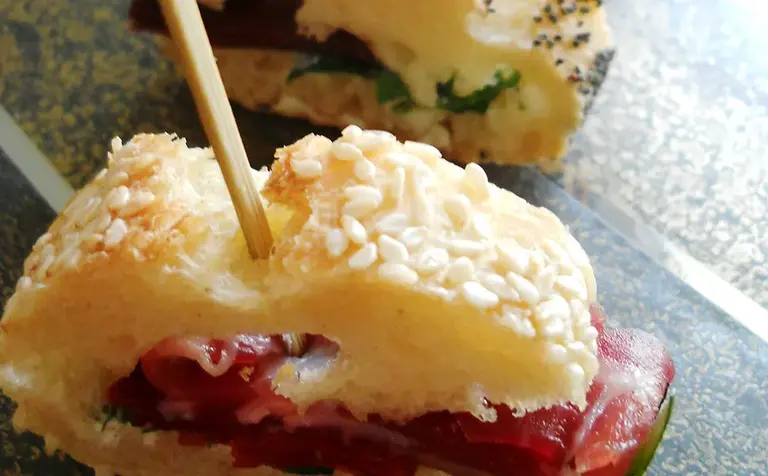 Mini sandwiches au jambon cru Aoste, Coppa et Viande des Grisons Aoste professionnel